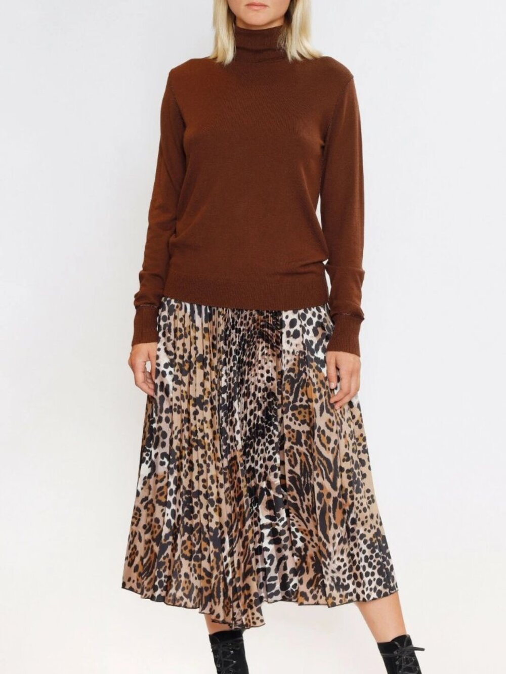 Share NEW Seventy Turtleneck Jumper in Brown size 46 #S1841